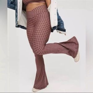 OFFLINE By Aerie Women’s Real Me High Waisted Crossover Super Flare Legging.